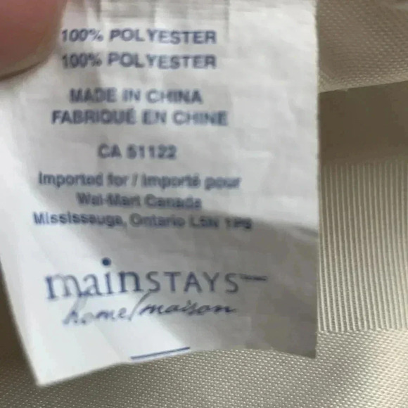 72” diameter round  ivory tablecloth, EUC - Picture 2 of 4